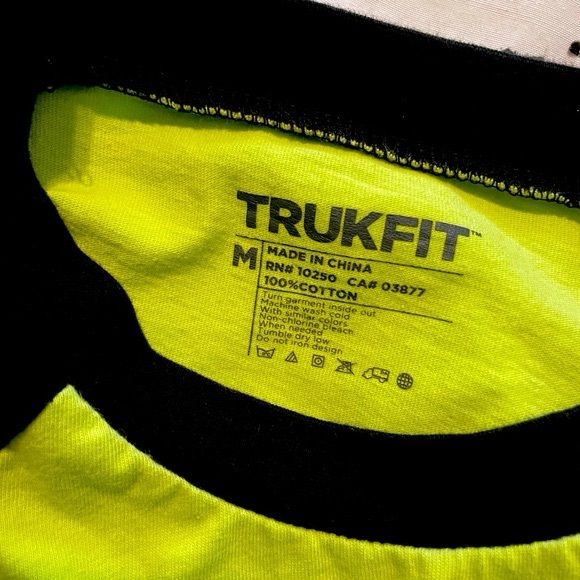 Men's Trukfit 3/4 Long
Sleeve ( Medium ) - Picture 2 of 4